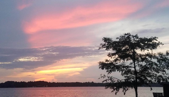 Talquin Lake House W/Dock 3 bedroom with office/gym