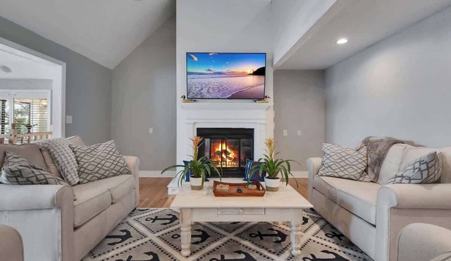 Talquin Time: Lakefront - Dock - Pool Table