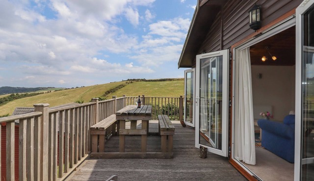 TAMAR VIEW LODGE, pet friendly, country holiday cottage in Millbrook