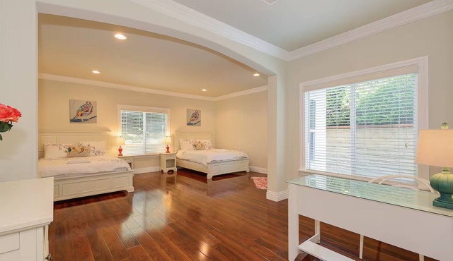 Tambor Hideaway Modern Rowland Escape
