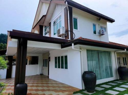 Tambun lost world luxury villa 5BR/20 pax/mahjong/karaok/bbq/garden events