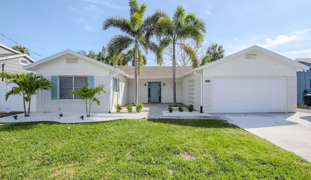 TAMPA BAY WATERFRONT RETREAT~Close to airport, beaches, stadium, Moffitt & more!