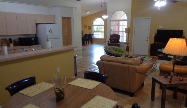 Tampa Bungalow - Hot Tub/Pets/Beaches/Busch Gardens