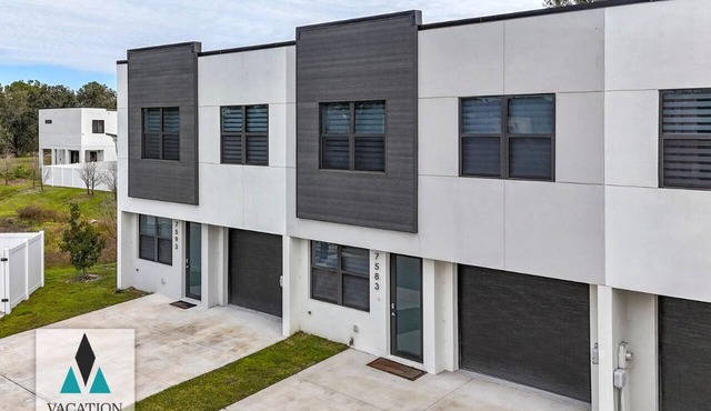 Tampa Escape, 2 Townhomes Close to Stadium + Downtown