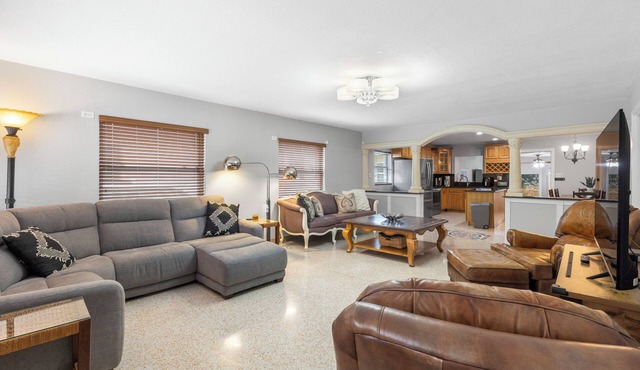 Tampa Getaway - Sleeps 12 - Near Riverwalk & Downtown
