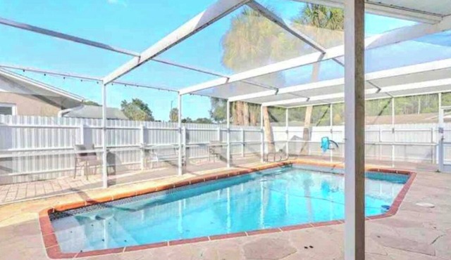 Tampa Home w BBQ patio pool/5 Beds/9 Guests