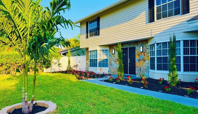 Tampa Luxury 5BR Estate with Pool + Golf Views