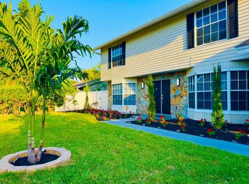 Tampa Luxury 5BR Estate with Pool and Golf Views