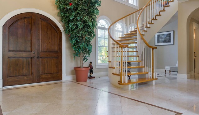 TAMPA LUXURY WATERFRONT MANSION W/POOL & JACUZZI 6 BEDROOM 6 BATH 8000 SQ FT