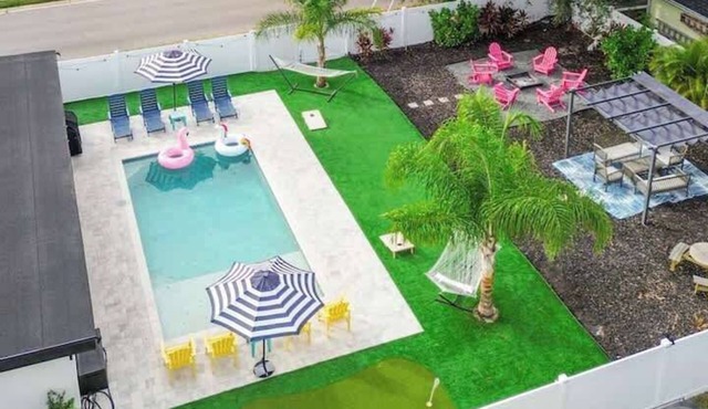 Tampa Paradise! Firepit, Golf, Pool, & Games!