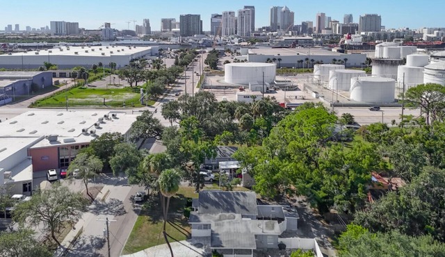 Tampa Pool Property with 4 Apartments