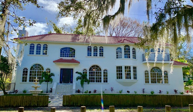 ☆ Tampa Riverfront Villa ☆ Heated Pool/Hot Tub/Kayaks/Pool Table