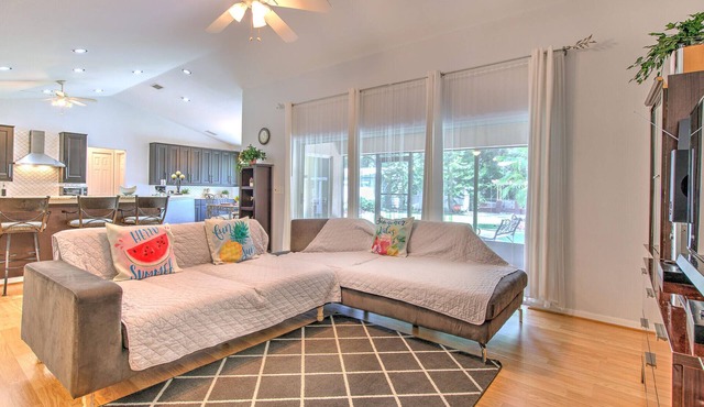 Tampa-Seffner-Brandon FL 4 bed 2 bath family, pet- friendly house