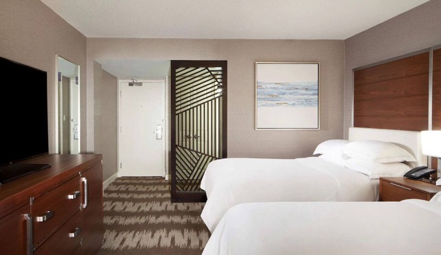 Tampa Stay | 2 Relaxing Family Ready Rooms w/Access to Outdoor Pool