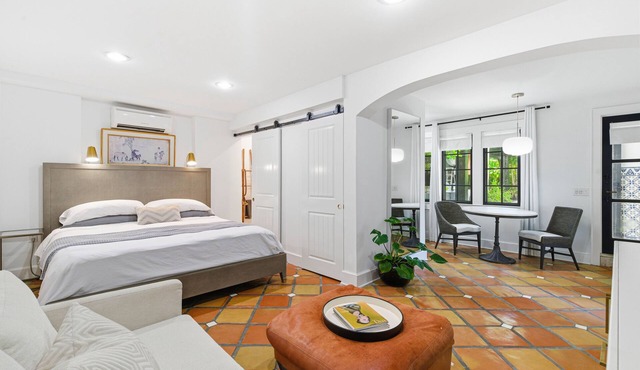 Tampa Studio: Near Stadium, Shops & Beaches