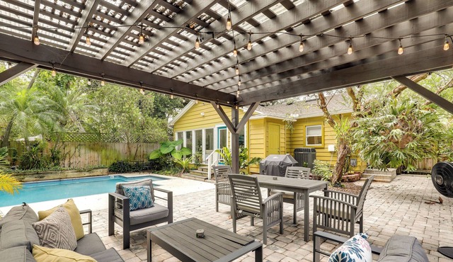 Tampa Vacation Home w/ Private Pool + Gas Grill!