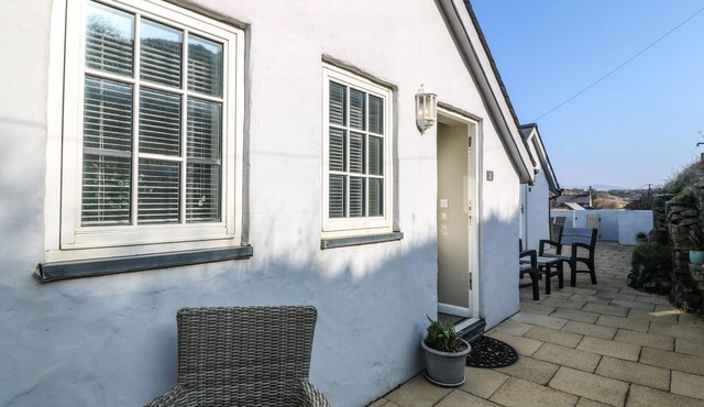 TAN BRYN 2, pet friendly, country holiday cottage in Aberdaron