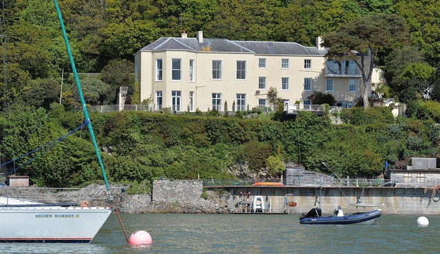 TAN Y COED, pet friendly, character holiday cottage in Menai Bridge