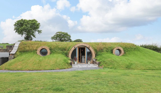 TAN Y WAWR - DERWEN, family friendly in Llanfair Caereinion