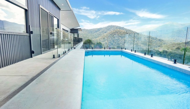 Tanderra - Pool - Sleeps 12