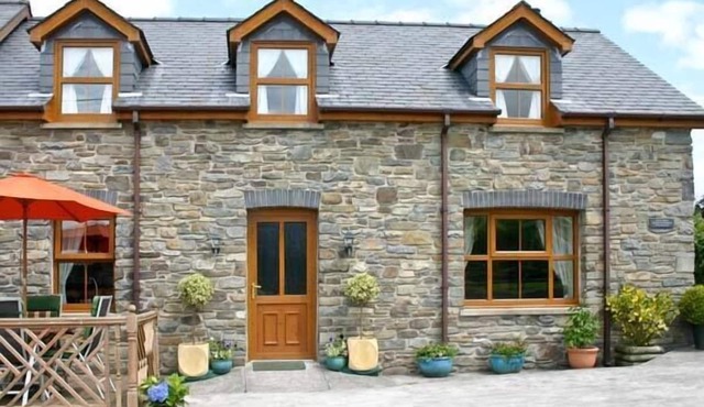 TANGAER COTTAGE, pet friendly, luxury holiday cottage in Lampeter