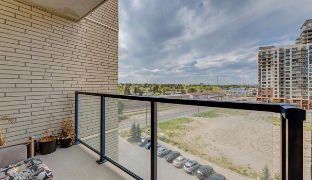 Tangerine, 1 BR + Den with all the Necessities!