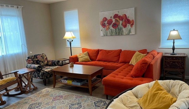 Tangerine Cottage spacious home