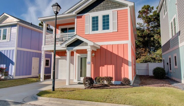 Tangerine Dream at Devonshire Place ,Beautiful expansive property close to the beach + great amenities