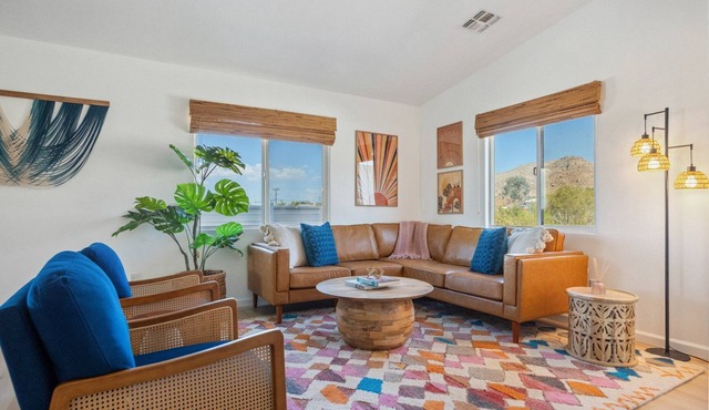 Tangerine House - Hot Tub, Fire Pit, BBQ
