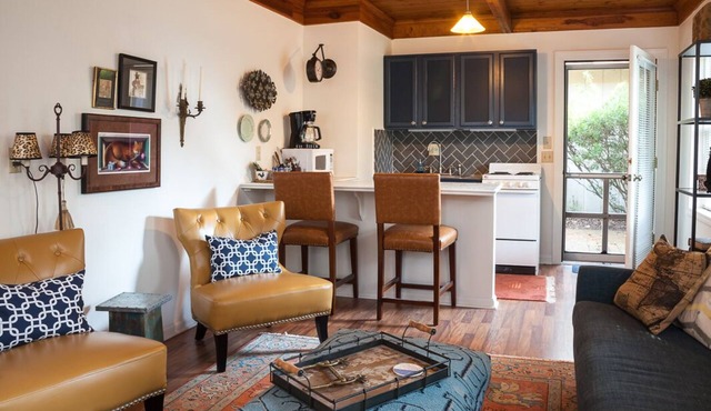 Tanglewood Farm - Fox Den Suite 1 BR/1BA Private Apartment on Horse Farm