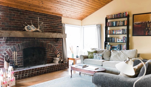 Tanglewood - Large Waterfront Home in PEC