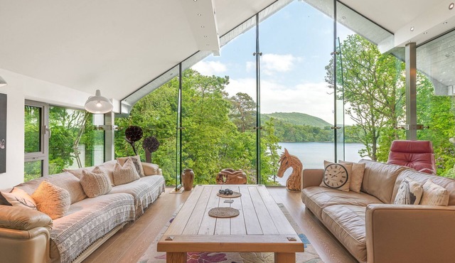 Tanglewood, magnificent house on Coniston Water with private lake frontage