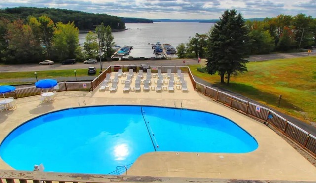 Tanglwood Resort - 1BR/1BA - Right Next to Beautiful Lake Wallenpaupack