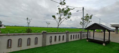 TangQona Homestay Paddy View Wifi M0slim Only