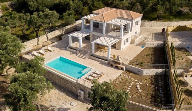 Tania Villa - Four Bedroom Villa, Sleeps 8