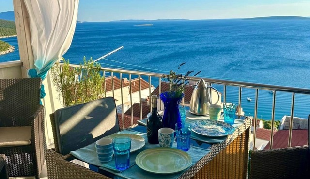 Tanis Ocean Loft Apartment with fantastic sea views from the large balcony