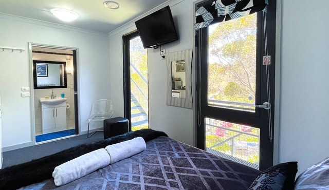 Tanjil Creek Lodge - Bedroom 4 (Small Family or Couples Retreat)