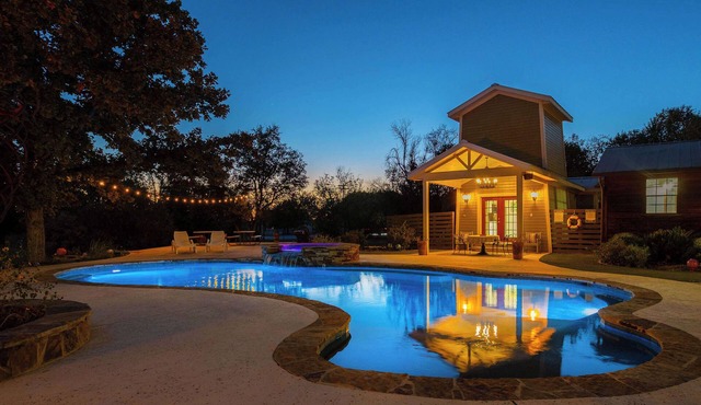 Tank House Stay for 2 in Comfort Texas Access to Pool Hot Tub