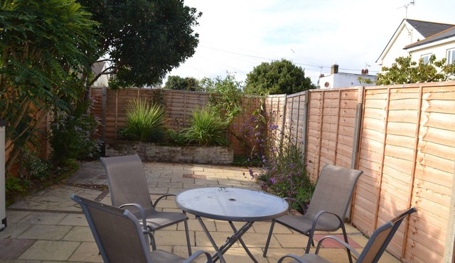 Tankerton Townhouse - parking - 150m to beach