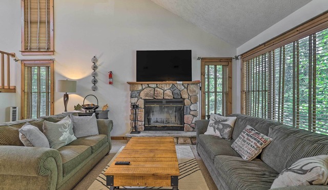 Tannersville Townhome, Near Camelback Mtn!