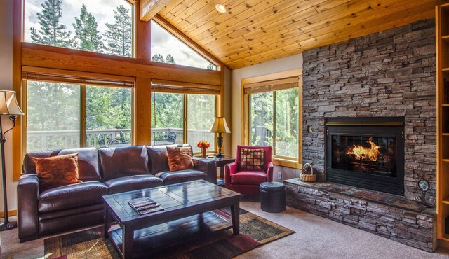 TANO33 - Near Fort Rock Park | Hot Tub, 5 Bikes, Ping Pong, Sleeps 10