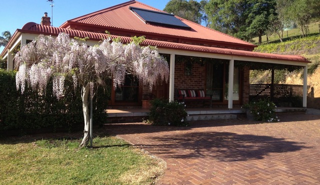 Tantallon in Berry - an exclusive getaway with wifi + pool