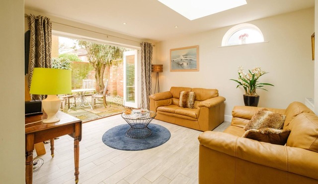 Tanyard House - sleeps 6 guests in 3 bedrooms