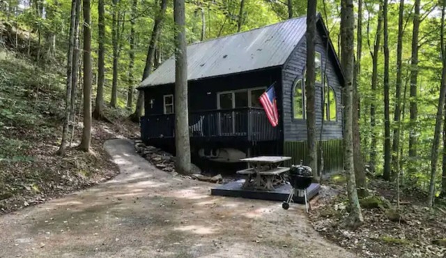 Tanzanite- The "GEM" with a Hot Tub & WiFi!