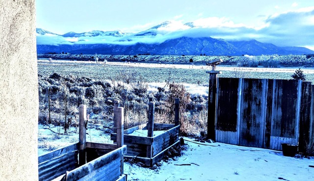 Taos countryside cottage with Breathtaking views