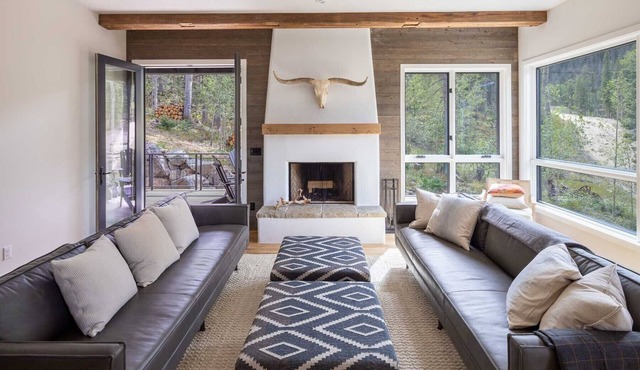 Taos Haus Mountain Modern Sleeps 14 at Taos Ski va