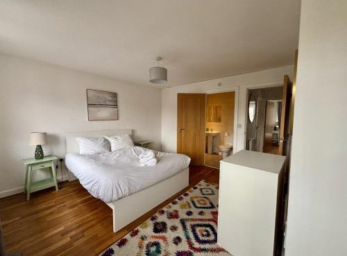 Taplow Stunning Four Bedroom Townhouse