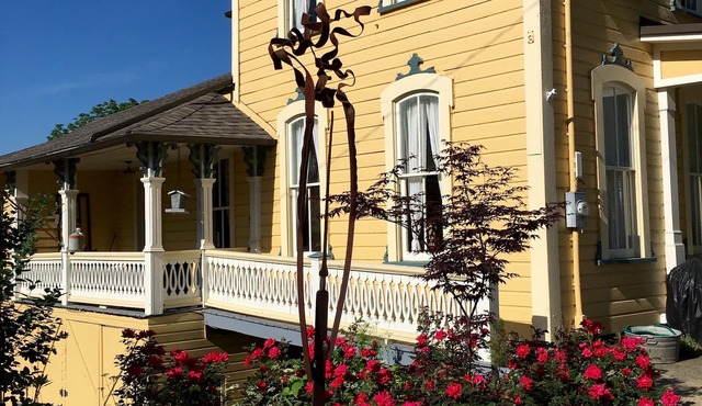 Tappan Lake Historic 19th Century Home In Quaint Deersville.