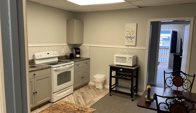 Tappan Loft Central Village, 2nd level with front & rear entrance, full kitchen