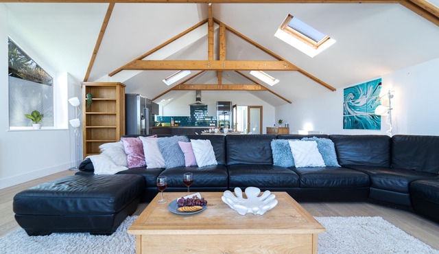 Tara - Architect Designed Six Bedroom Contemporary Detached House – Sleeps 12 - Parking for Two Cars